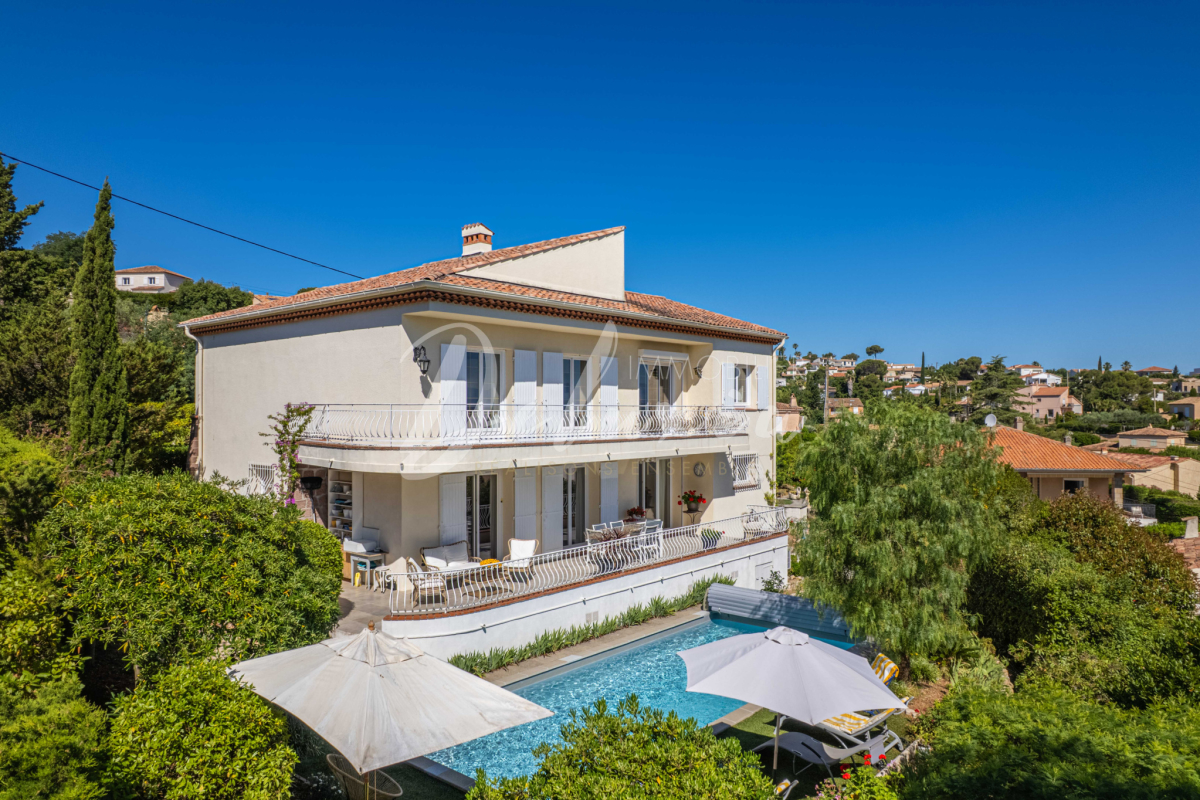 Maison de luxe à vendre à Fréjus, 1 200 000 €, Photo 1