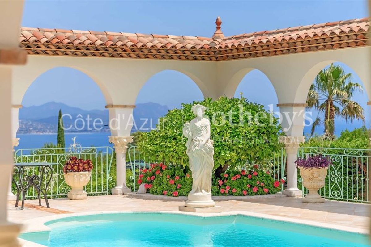 Maison de luxe à vendre à Saint-Aygulf, 2 590 000 €, Photo 1