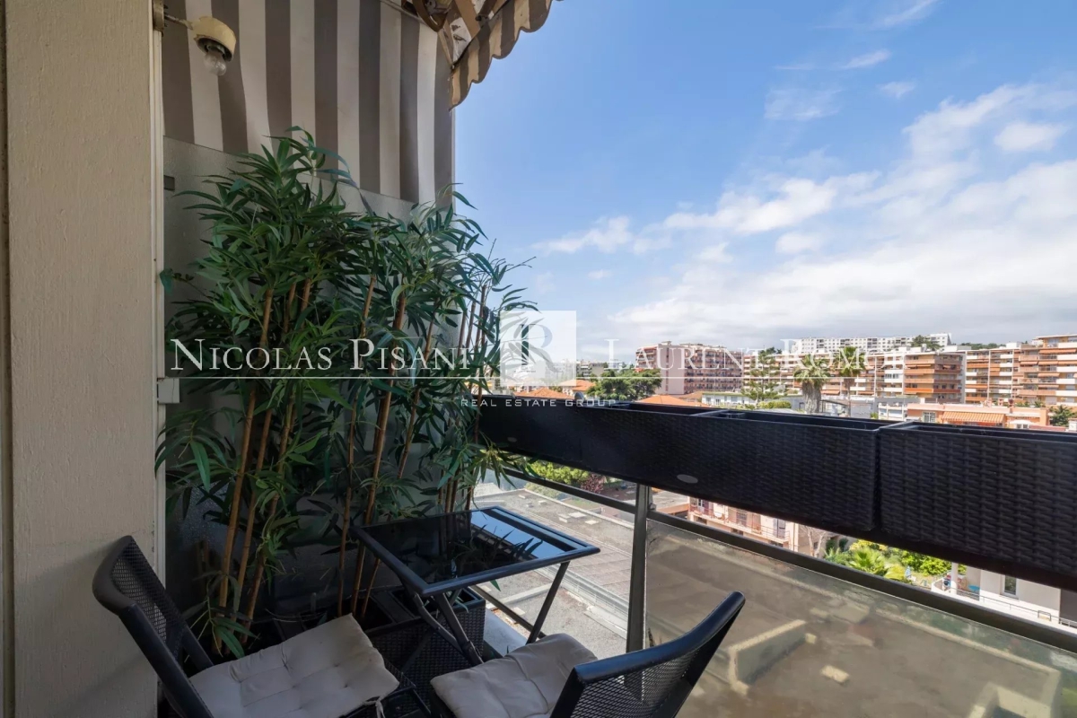 Luxury Apartment for sale in Nice, 240 000 €, Photo 1