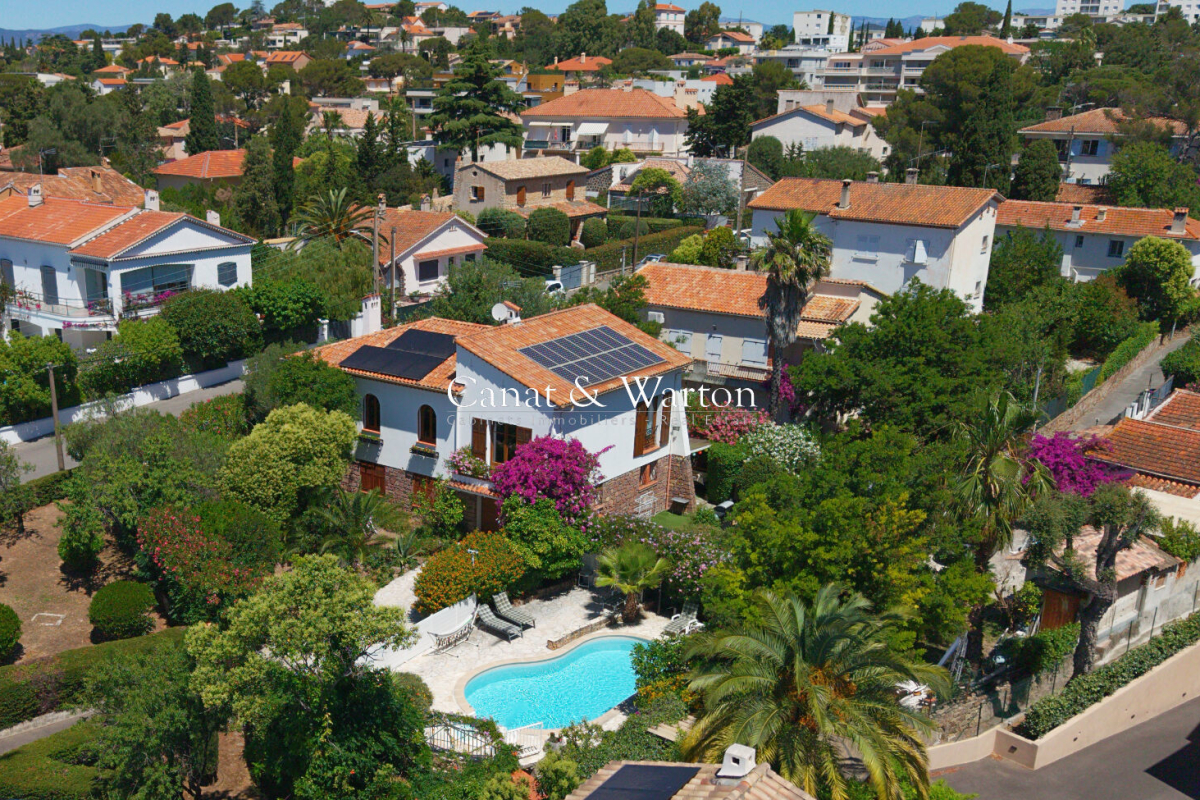 Maison de luxe à vendre à Saint-Raphaël, 1 090 000 €, Photo 2
