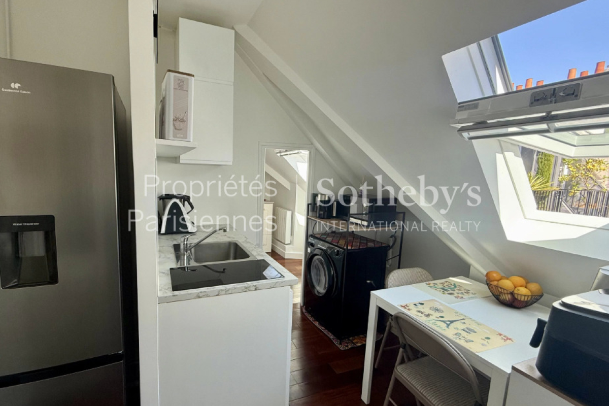 Luxury Apartment for sale in Paris 8Ème, 394 000 €, Photo 2