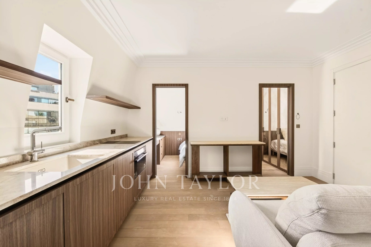 Luxury Apartment for sale in Paris 8Ème, 720 000 €, Photo 2