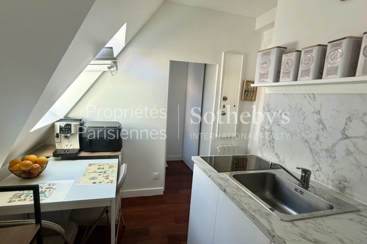 Luxury Apartment for sale in Paris 8Ème, 394 000 €, Photo 3