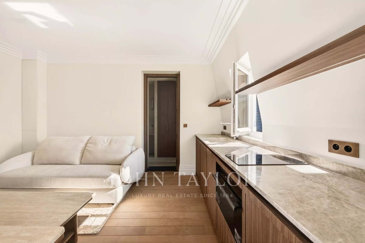Luxury Apartment for sale in Paris 8Ème, 720 000 €, Photo 3