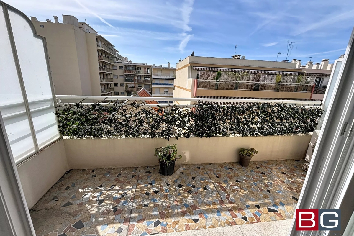 Appartement de luxe à vendre à Antibes, 339 000 €, Photo 3
