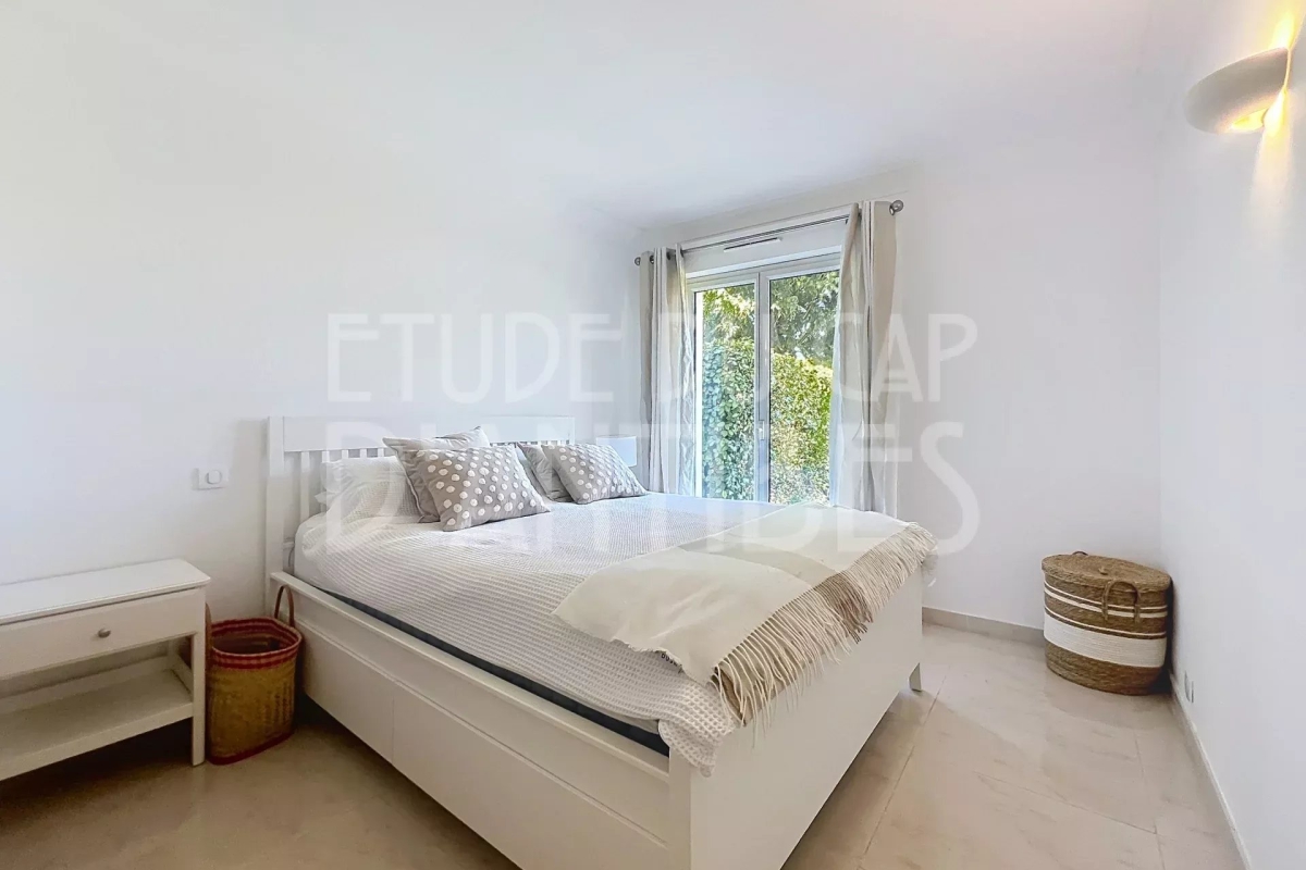 Luxury Apartment for sale in Cap d'Antibes, 890 000 €, Photo 2
