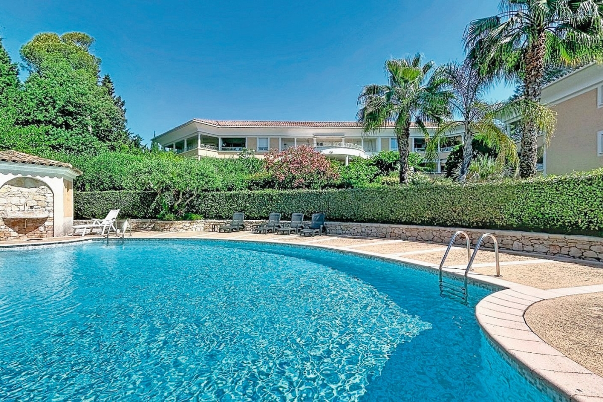 Luxury Apartment for sale in Saint-Raphaël, 680 000 €, Photo 1