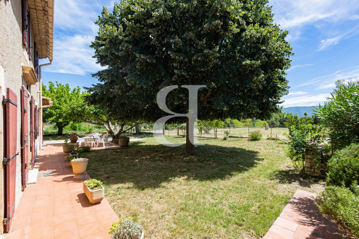 Maison de luxe à vendre à Gordes, 900 000 €, Photo 2