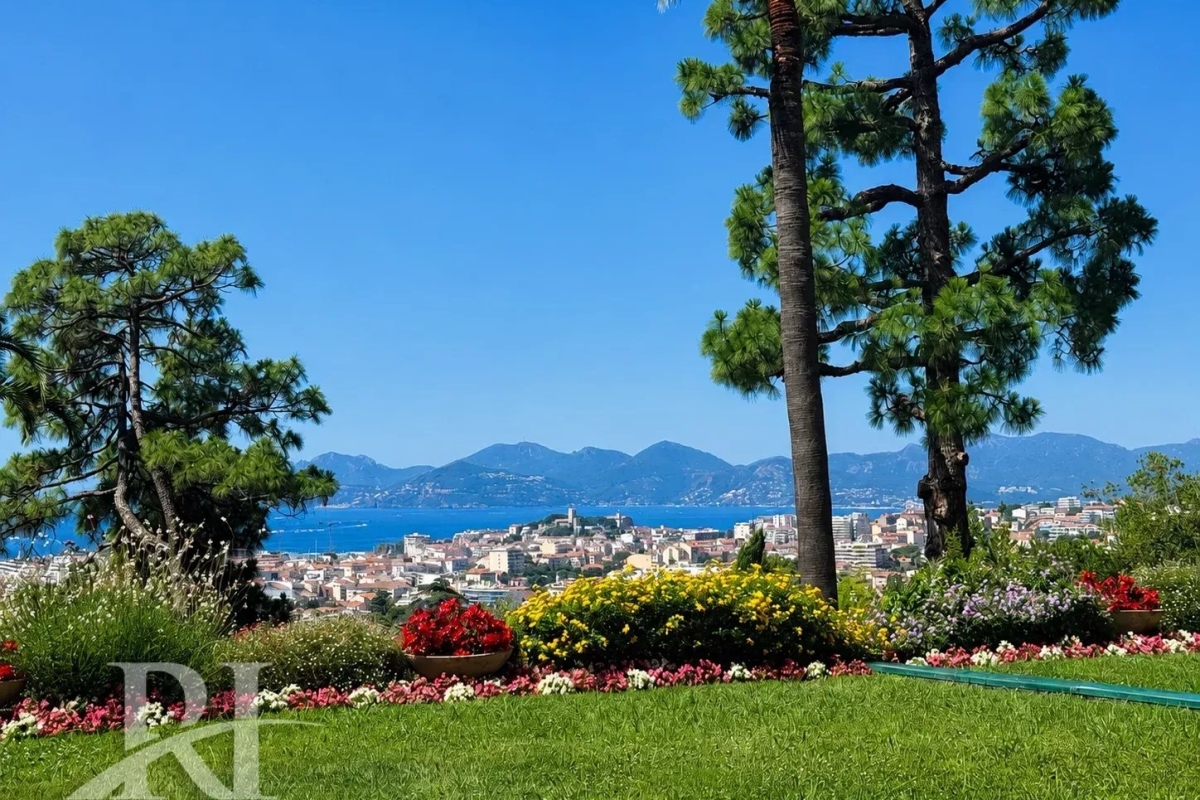 Luxury Apartment for sale in Cannes, 850 000 €, Photo 1