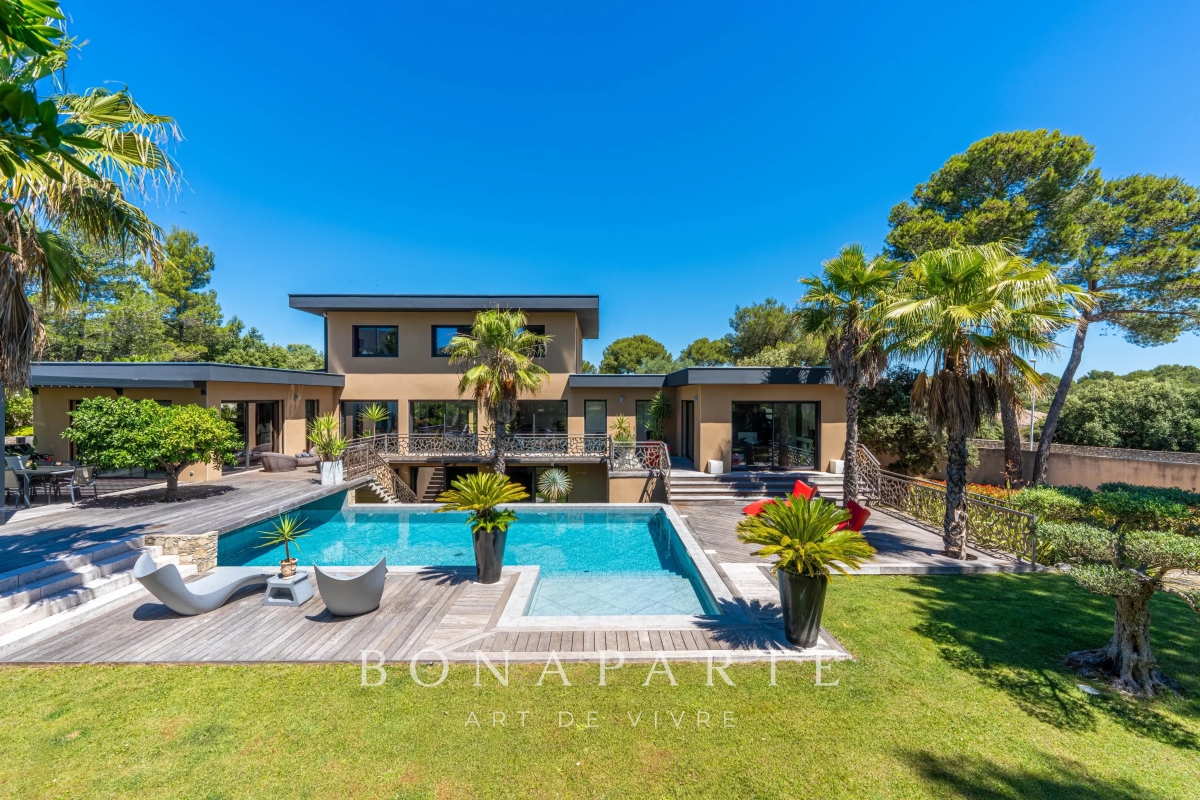 Luxury House for sale in Nîmes, 1 349 000 €, Photo 1