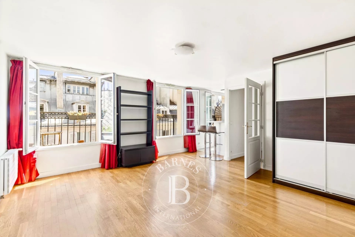 Luxury Apartment for sale in Paris 8ème, 580 000 €, Photo 3