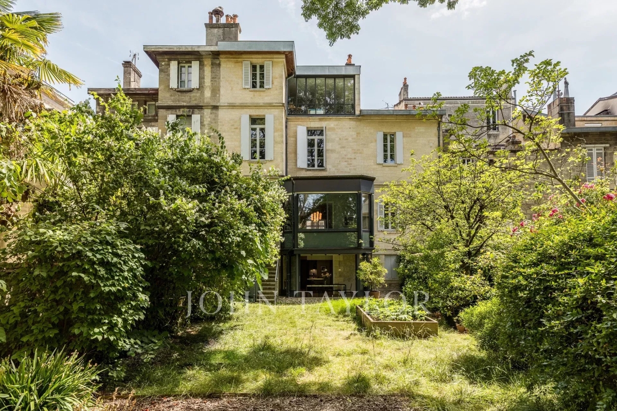 Maison de luxe à louer à Bordeaux, 6 200 €, Photo 1