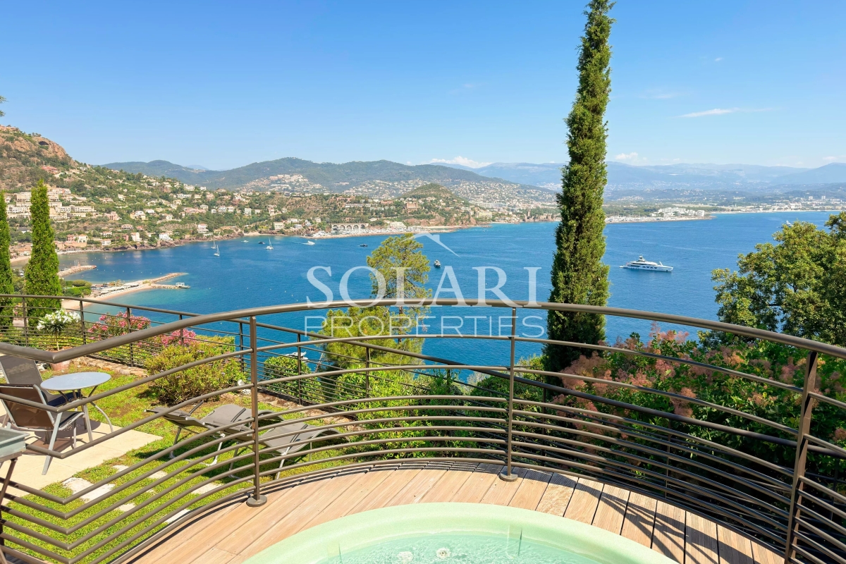 Luxury House for sale in Théoule-sur-Mer, 1 390 000 €, Photo 1