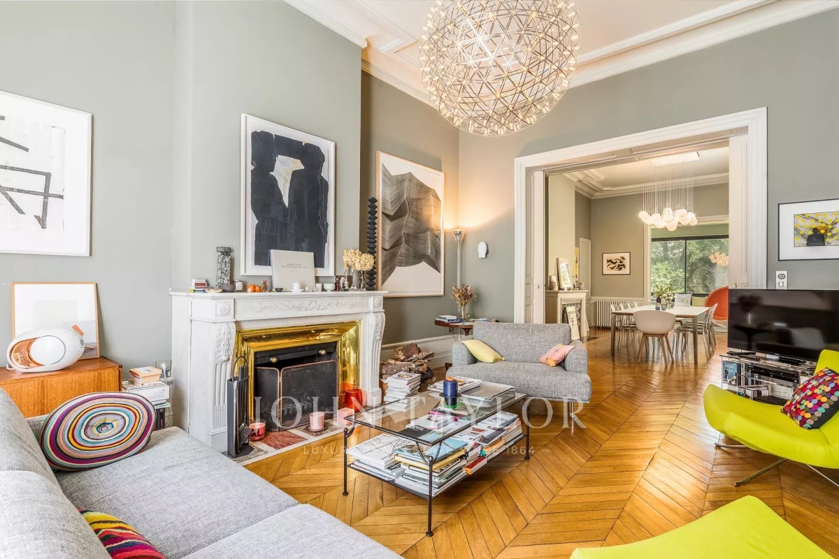 Maison de luxe à louer à Bordeaux, 6 200 €, Photo 2