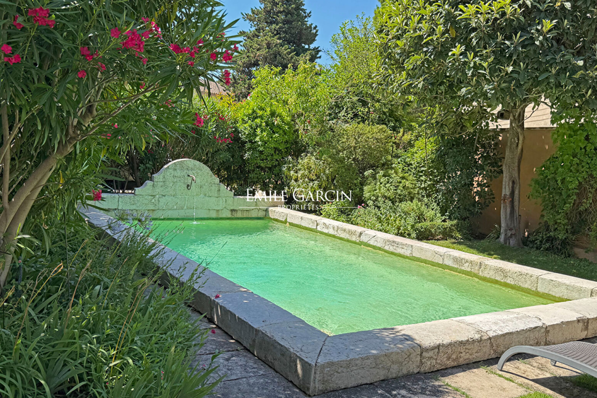 Maison de luxe à vendre à Saint-Saturnin-Lès-Avignon, 770 000 €, Photo 4