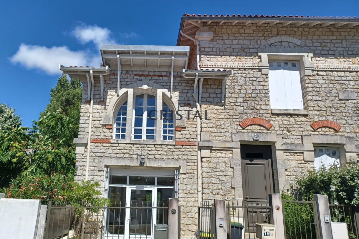 Maison de luxe à vendre à Royan, 276 925 €, Photo 1