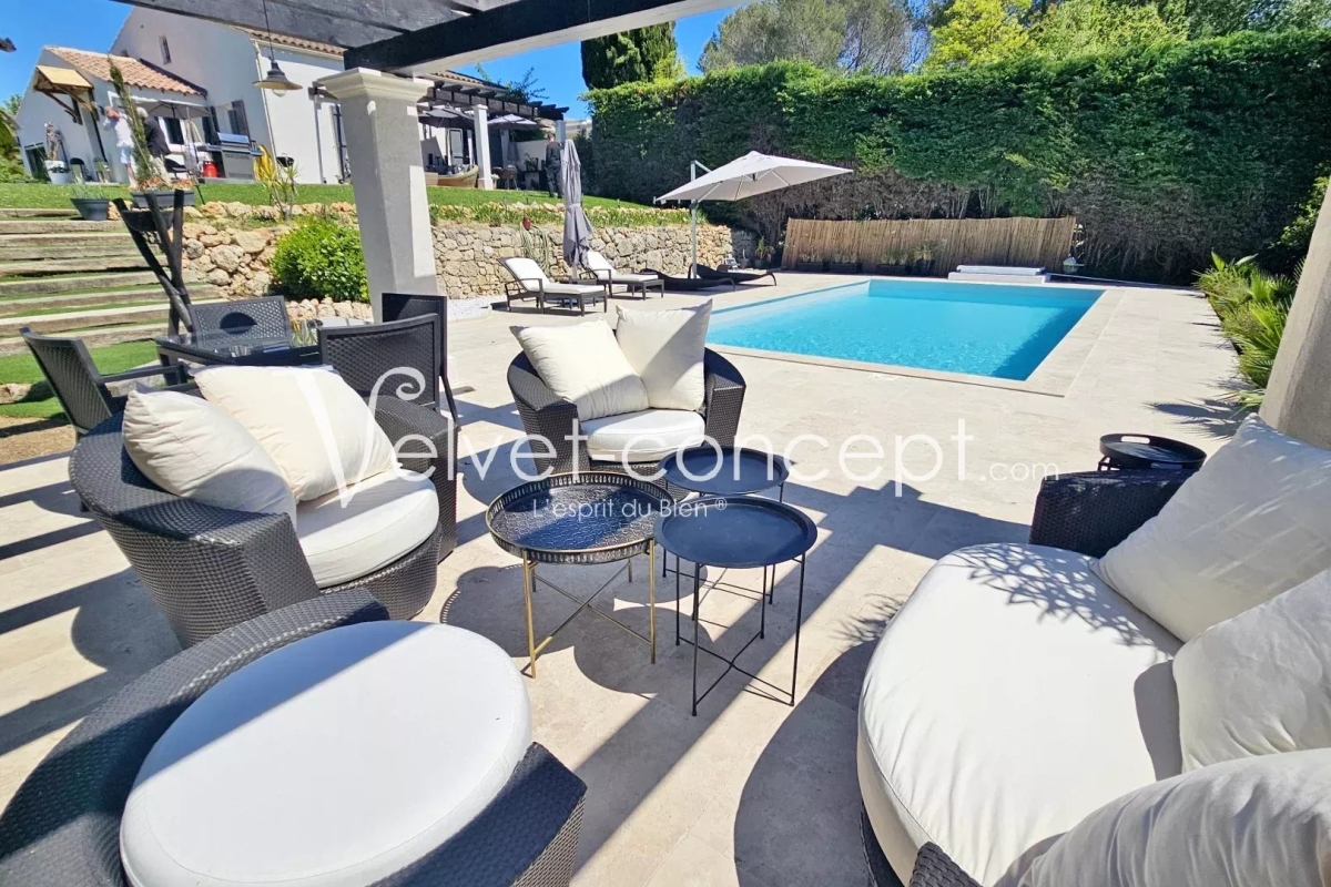 Luxury House for sale in Valbonne, 850 000 €, Photo 2