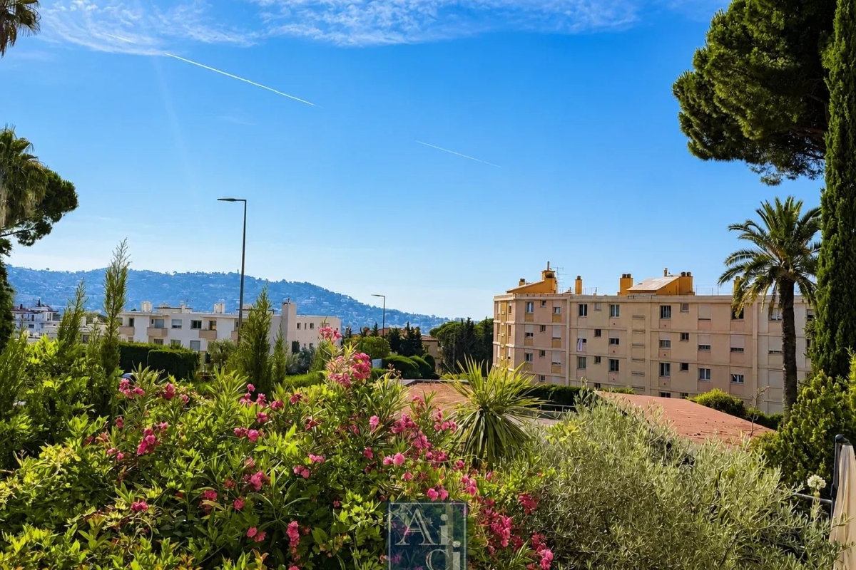 Luxury Apartment for sale in Cannes, 595 000 €, Photo 3