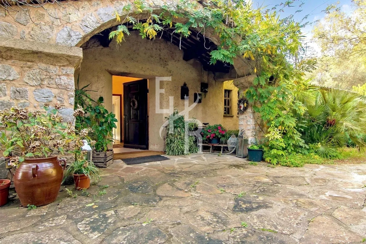 Luxury House for sale in Mougins, 1 690 000 €, Photo 2