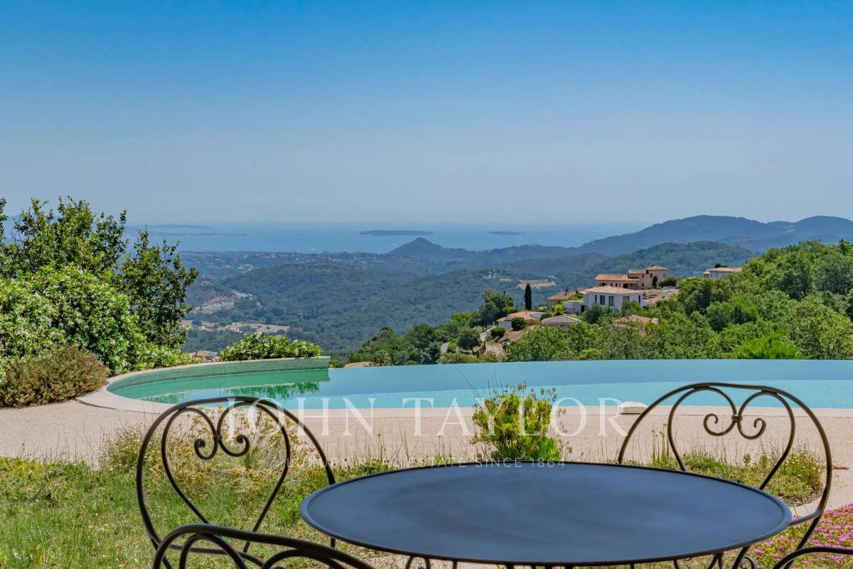 Maison de luxe à vendre à Les Adrets de l'Esterel, 1 450 000 €, Photo 1