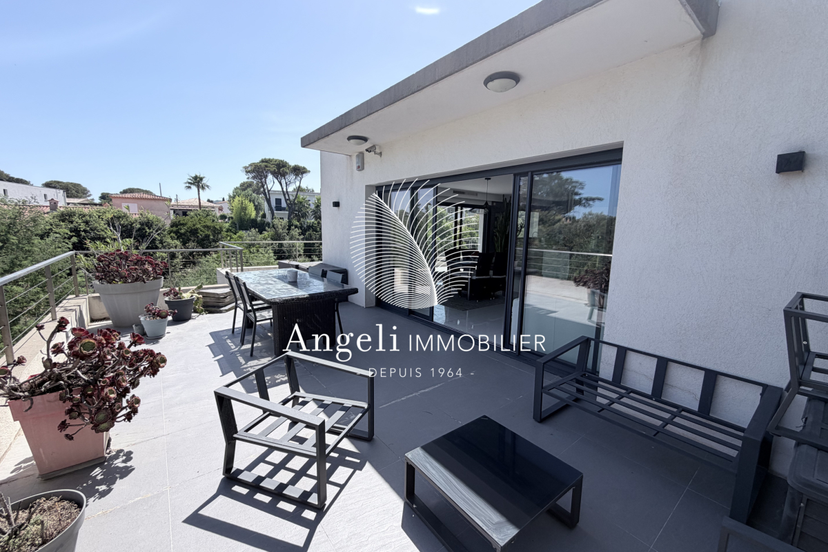 Maison de luxe à vendre à Saint-Aygulf, 1 090 000 €, Photo 3