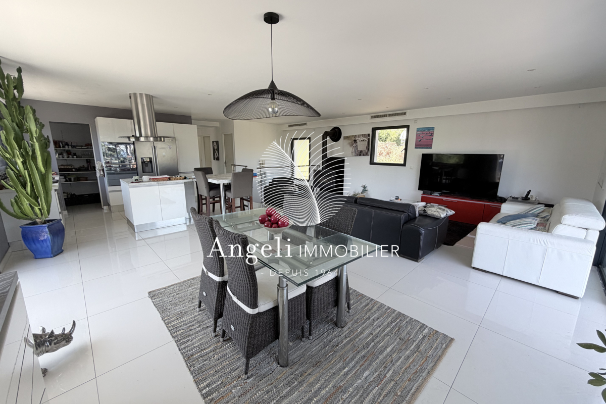 Maison de luxe à vendre à Saint-Aygulf, 1 090 000 €, Photo 4