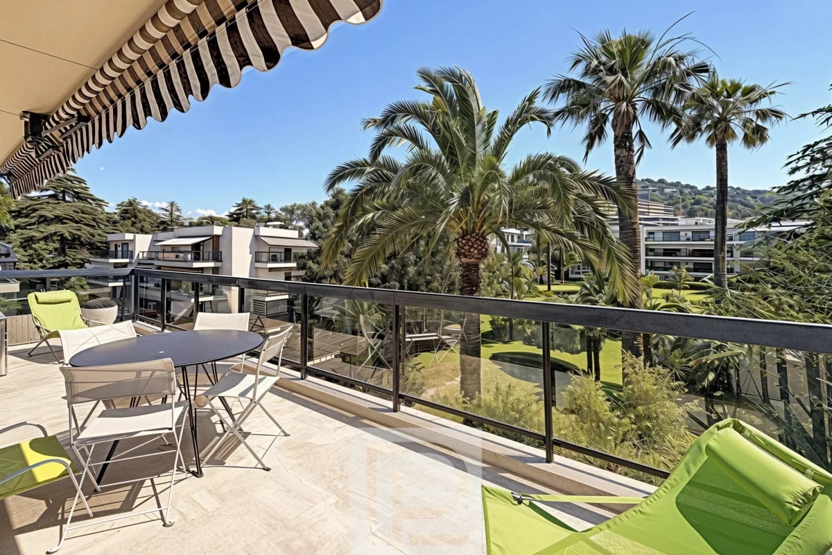 Luxury Apartment for sale in Cannes, 570 000 €, Photo 1