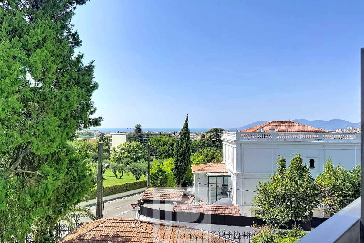 Luxury Apartment for sale in Cannes, 570 000 €, Photo 2