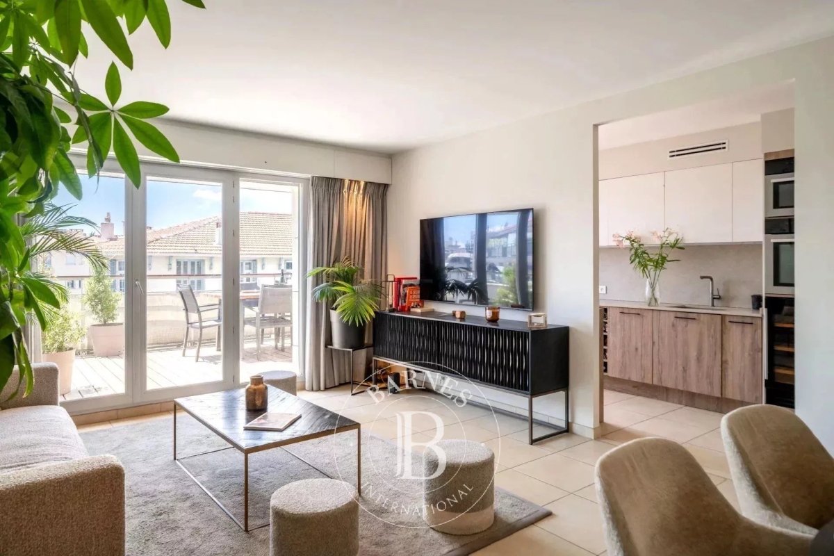 Appartement de luxe à vendre à Antibes, 730 000 €, Photo 2