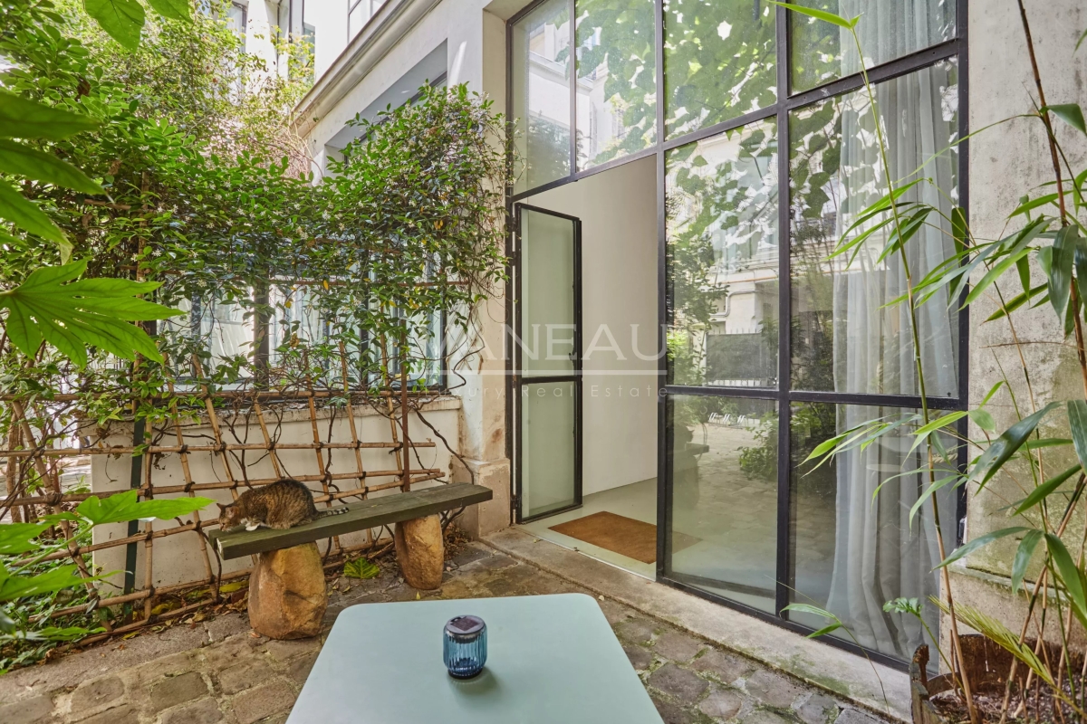 Luxury Apartment for sale in Paris 10Ème, 550 000 €, Photo 3