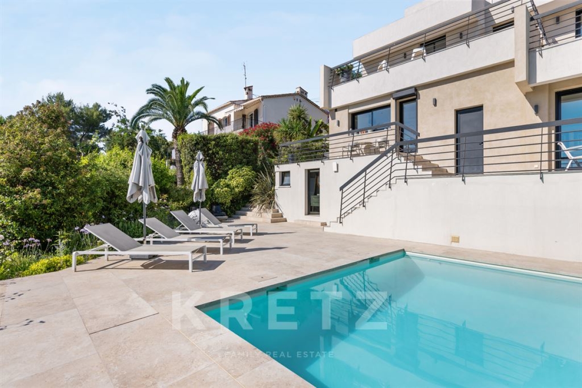Maison de luxe à vendre à Antibes, 1 850 000 €, Photo 3
