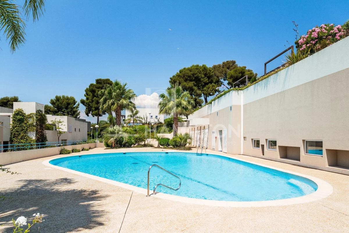 Appartement de luxe à vendre à Antibes, 595 000 €, Photo 1