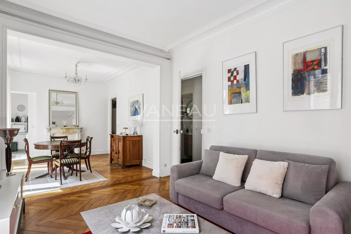 Luxury Apartment for sale in Paris 6ème, 1 070 000 €, Photo 3