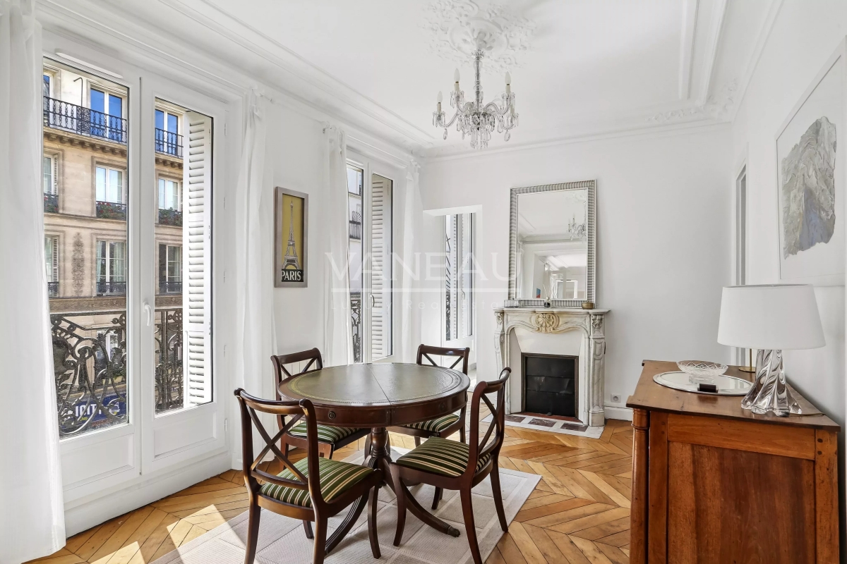 Luxury Apartment for sale in Paris 6ème, 1 070 000 €, Photo 4