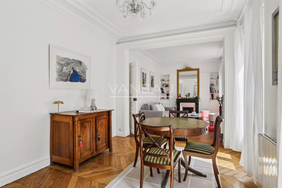 Luxury Apartment for sale in Paris 6ème, 1 070 000 €, Photo 7