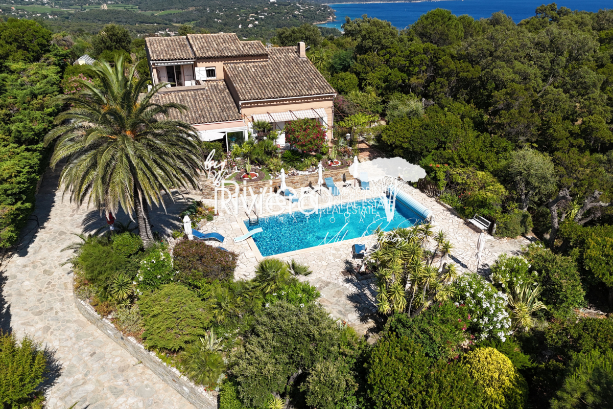 Maison de luxe à vendre à Cavalaire-sur-Mer, 1 490 000 €, Photo 1