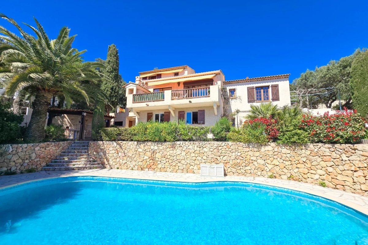 Maison de luxe à vendre à Les Issambres, 988 000 €, Photo 1
