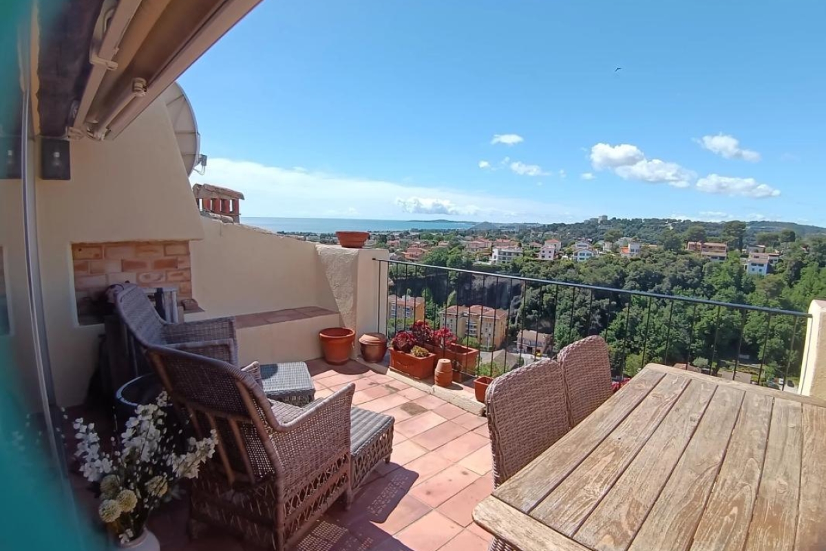 Maison de luxe à vendre à Cagnes-sur-Mer, 825 000 €, Photo 2