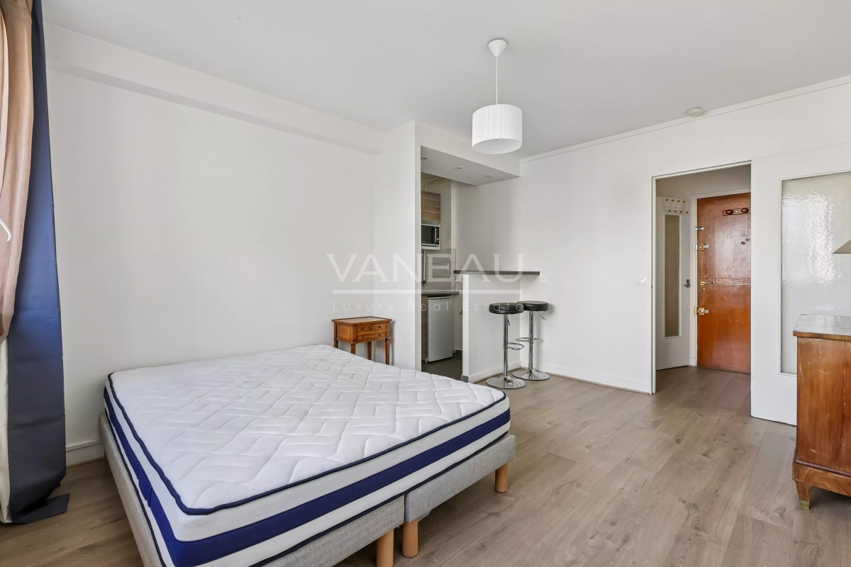 Luxury Apartment for sale in Paris 15Ème, 258 000 €, Photo 2