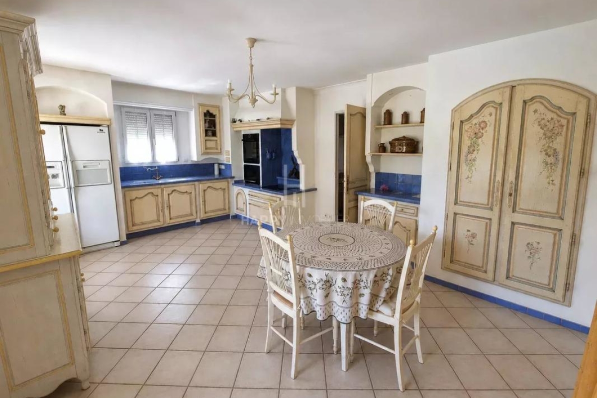 Luxury House for sale in Graveson, 560 000 €, Photo 5