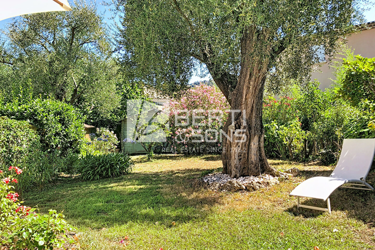 Luxury Apartment for sale in Mandelieu-la-Napoule, 598 000 €, Photo 1