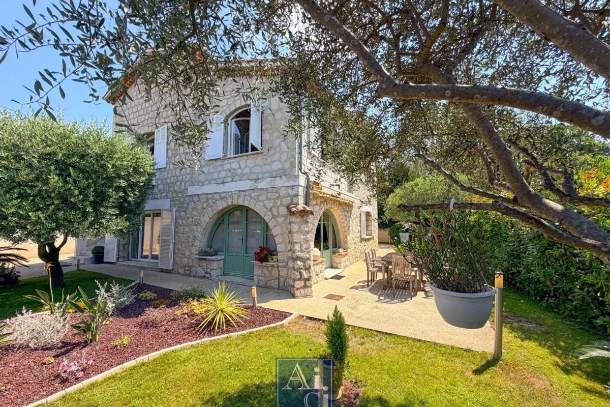 Maison de luxe à vendre à Antibes, 1 280 000 €, Photo 1