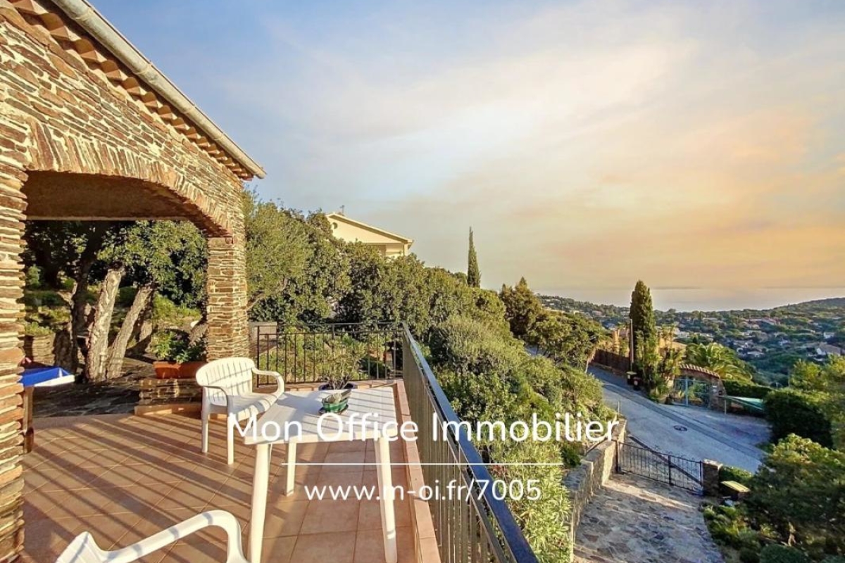 Maison de luxe à vendre à Cavalaire-sur-Mer, 1 050 000 €, Photo 2
