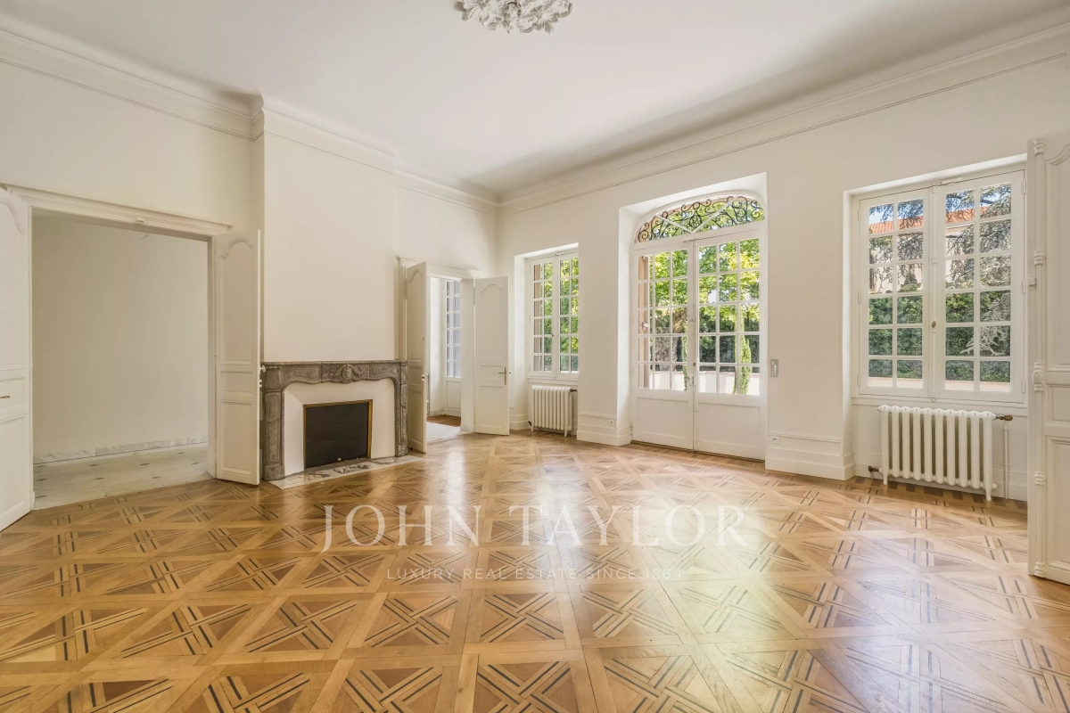 Maison de luxe à louer à Cenon, 4 950 €, Photo 2