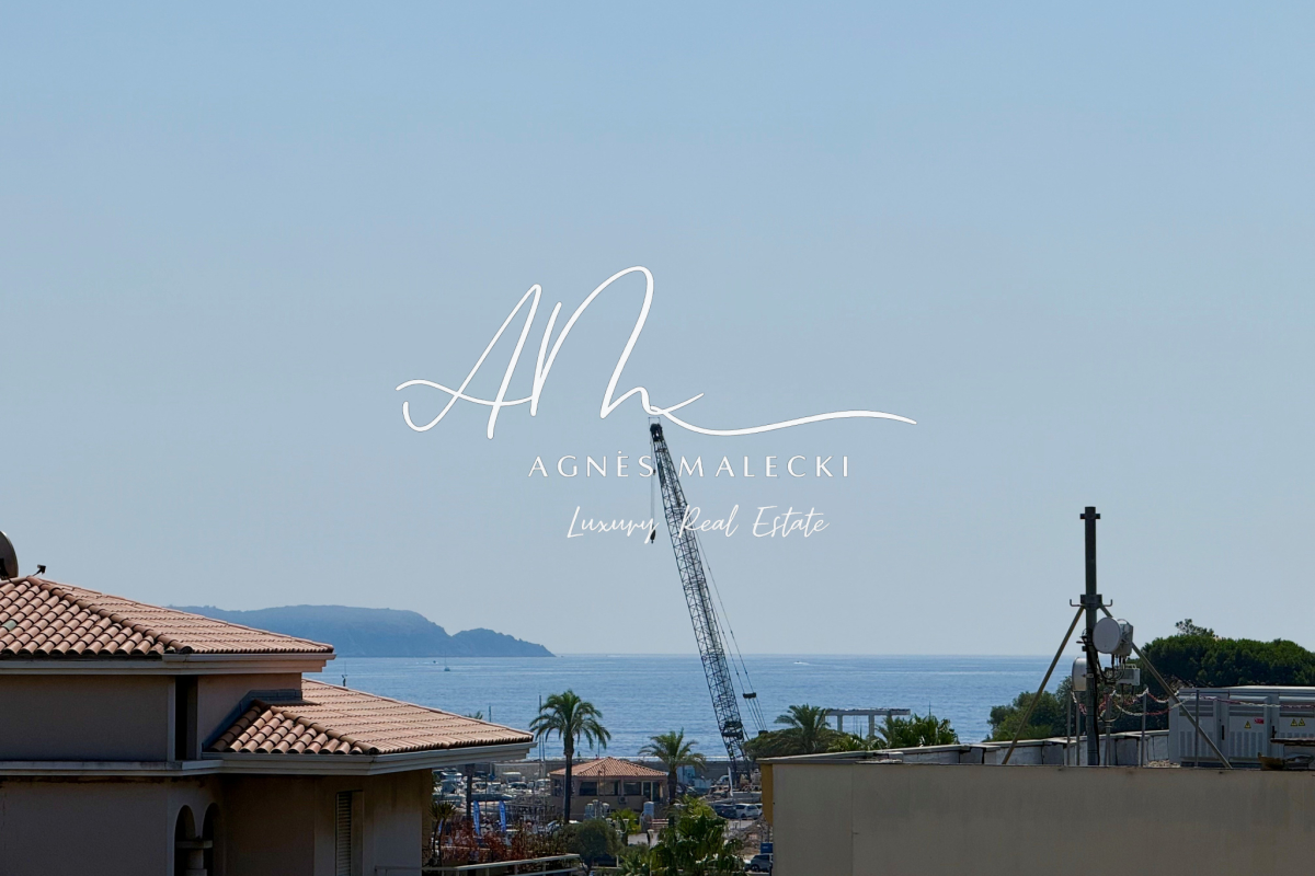 Luxury Apartment for sale in Cavalaire-sur-Mer, 750 000 €, Photo 3