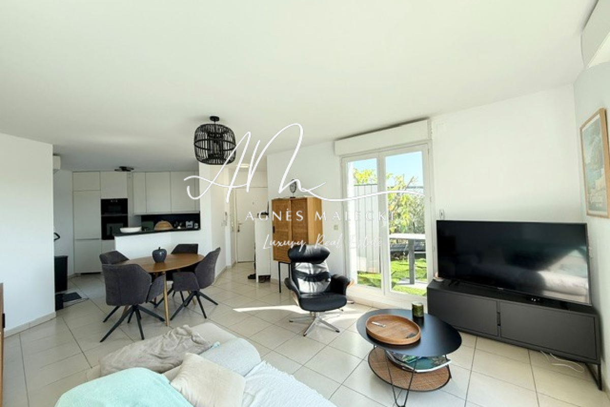 Luxury Apartment for sale in Cavalaire-sur-Mer, 750 000 €, Photo 5
