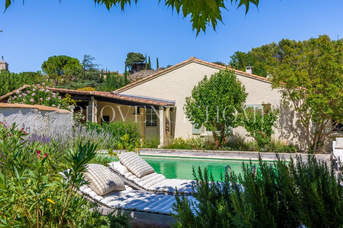 Luxury House for sale in Maubec, 600 000 €, Photo 1