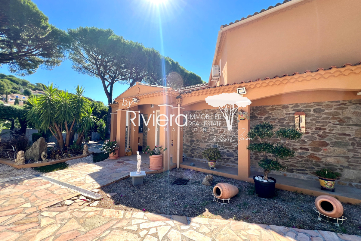 Maison de luxe à vendre à Cavalaire-sur-Mer, 1 175 000 €, Photo 2