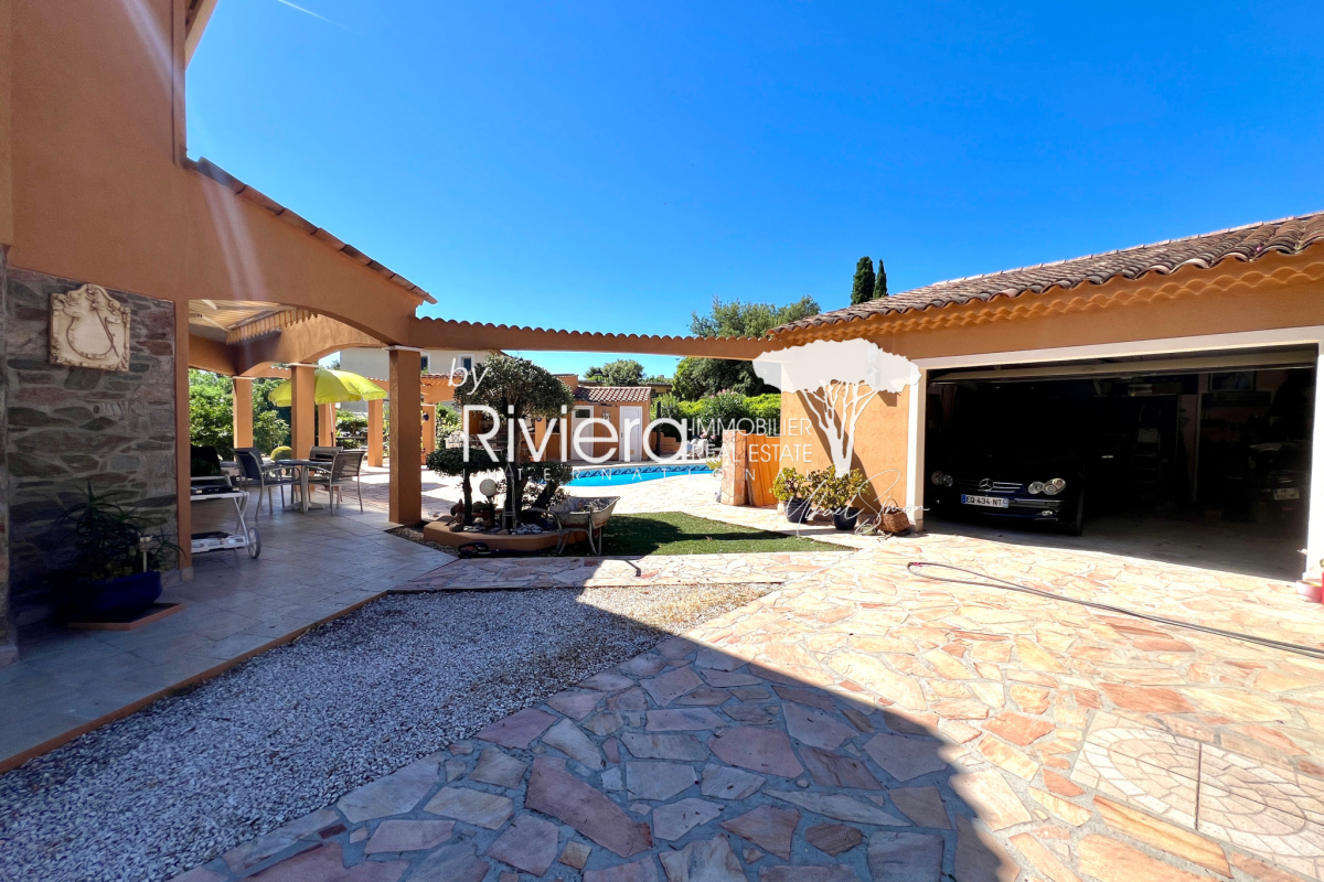Maison de luxe à vendre à Cavalaire-sur-Mer, 1 175 000 €, Photo 3