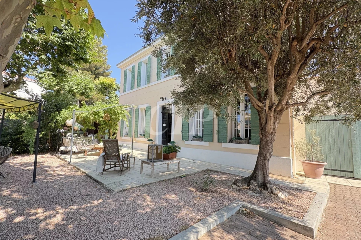 Maison de luxe à vendre à Marseille 14ème, 685 000 €, Photo 1